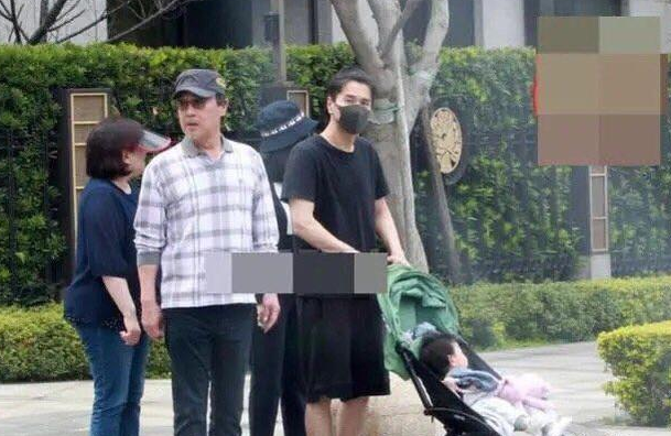 赵又廷高圆圆女儿曝光 白白嫩嫩很可爱