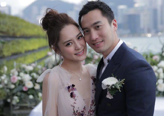 台媒爆阿娇离婚 女方主动提出离婚请求