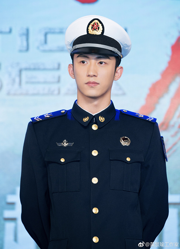 演绎《红海行动》最帅狙击手！26岁告别小鲜肉走硬汉风