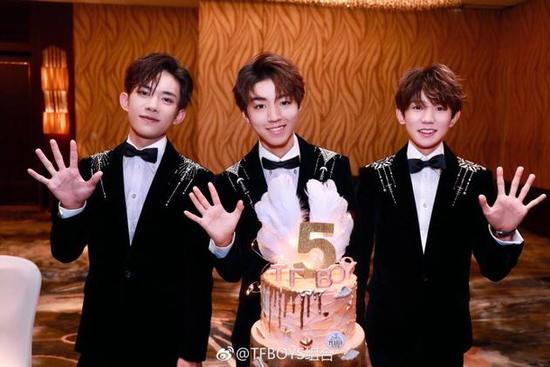TFBOYS联排被迫取消 官方呼吁粉丝注意安全