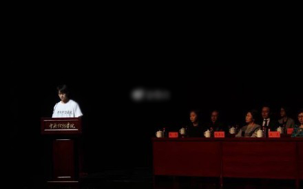 易烊千玺出席开学典礼 上台发言提了五个希望获赞