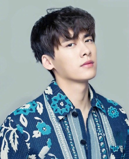 李易峰新经纪人确定为邓姝 曾在华谊带安以轩