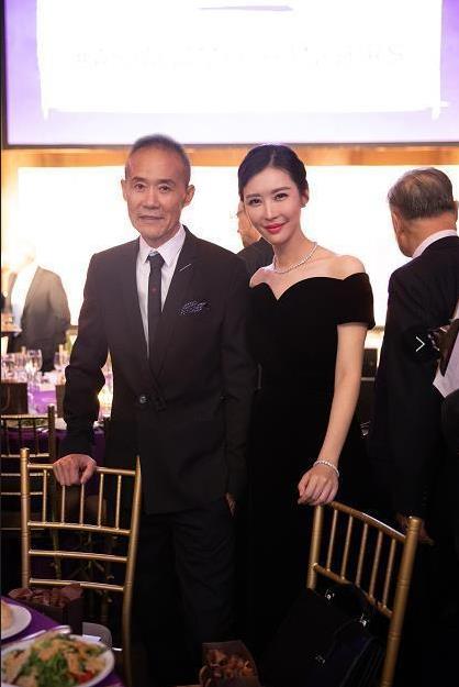 终于认爱田朴珺？王石美国获奖公开表白：谢谢我的老婆