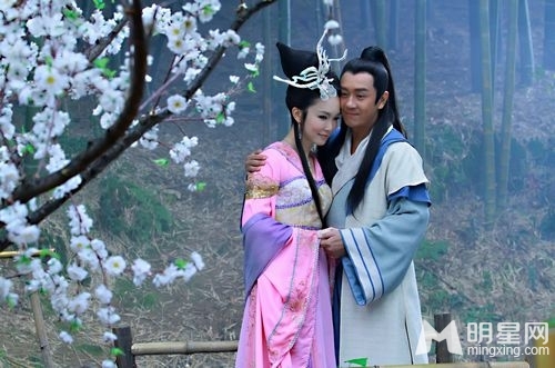 陈浩民与范文芳戏中亲密 不怕老婆吃醋