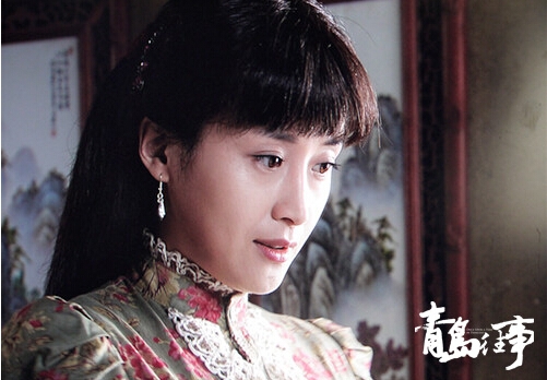 《青岛往事》央八开播 傅淼变身物质女