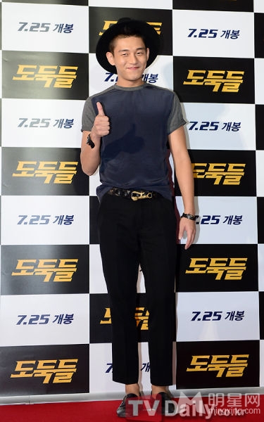 韩男星刘亚仁曝处于热恋阶段 坦言态度惹争议