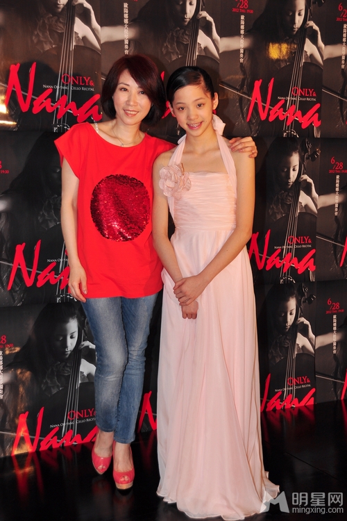 李翊君分享女儿学习生活  为女儿学习古典音乐