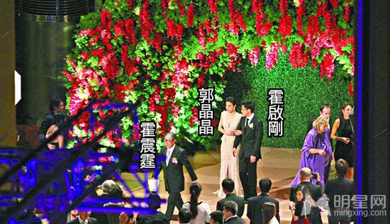 郭晶晶回门宴只摆十桌婆家不出钱 霍震霆被指冷待亲家