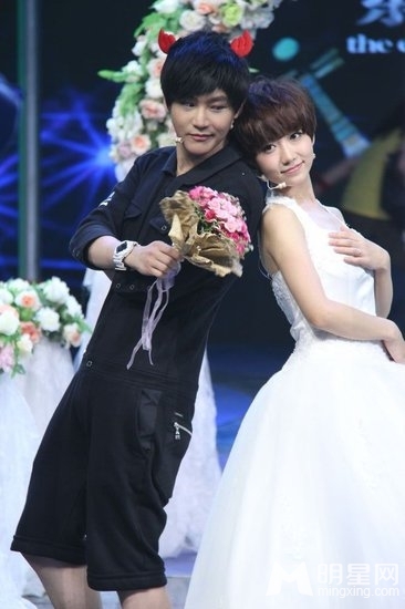 郑少秋自曝家事惹争议 潘长江公开向女儿致歉