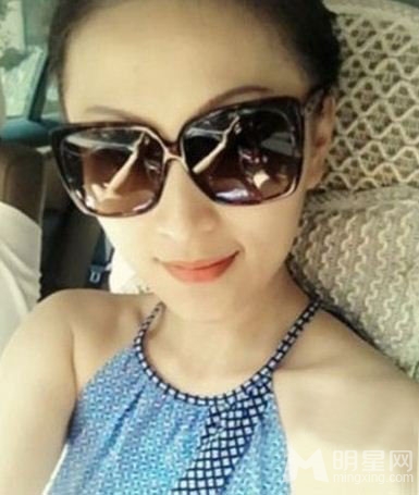 杨子老婆曝光近照 清纯面孔貌似黄圣依