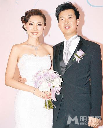 TVB花旦陈爽与富二代梁梓轩大婚 李亚男朱璇同祝福