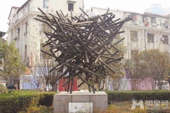 网友票选全国最丑雕塑 “章子怡沐浴像”上榜