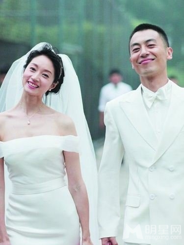 朱亚文沈佳妮大婚 林奕颖微博晒照送祝福