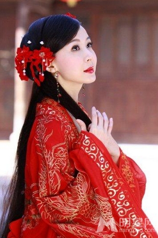 揭当红女星与土豪混乱情史 萧蔷豪掷8千万