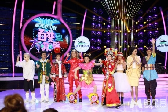 何炅《大咖秀》变哪吒 脚踏风火轮“萌”倒八方