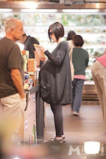 杨千嬅增重30磅 医生：孩子骨架很大可能早产