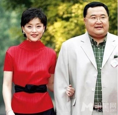 杨澜夫妇合照