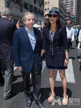 杨紫琼与未婚夫现身看F1赛车 脚趾畸形引热议
