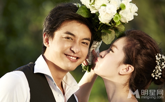 李晟李佳航曝唯美婚纱照 幸福婚宴备受瞩目