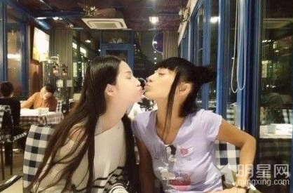 蓝燕大尺度私房照曝光 女女激吻乐在其中
