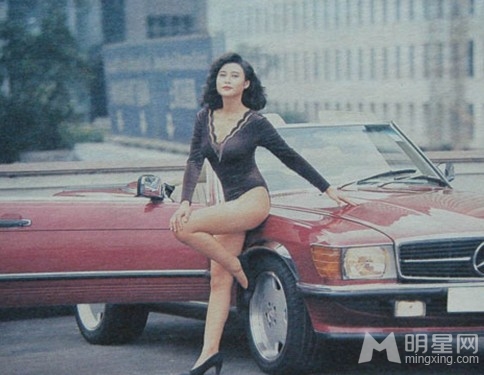叶玉卿曝早年性感杂志封面 昔日风采很迷人