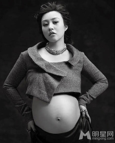 郝蕾挺巨肚性感登封面 准妈妈火辣身姿获赞