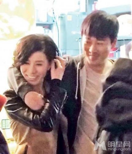 林峰与佘诗曼勾肩搭背 暧昧关系惹猜想