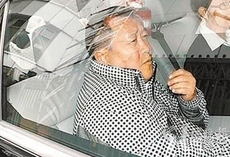 谭咏麟揶揄曾志伟掌掴事件 做不了香港特首