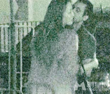 陈嘉容5年感情空窗期 约会与男伴激烈拥吻5分钟