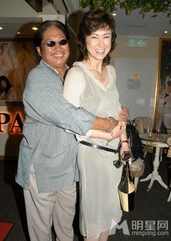 洪金宝蛇年谈绯闻女友 出去玩不怕激怒老婆