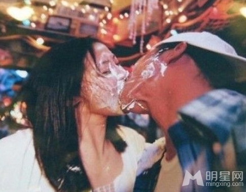 万绮雯香艳私房照曝光 与老公陈十三激情四射