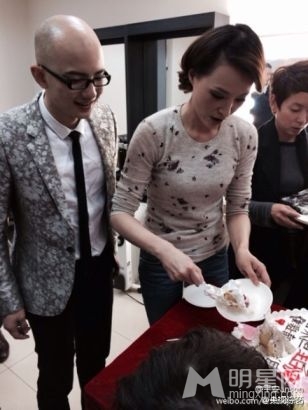 董卿主持直通春晚庆生 平安现身疑入围
