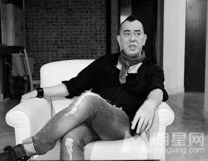 黄秋生炮轰内地剧组一团糟：爱弄亲戚来当演员