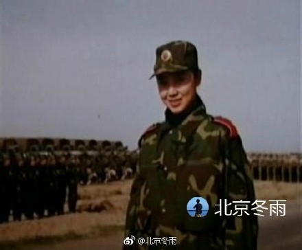 闫妮27年前军装照貌美清纯