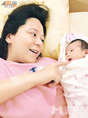 剖腹诞下女儿的郭羡妮，生产一刻感动落泪