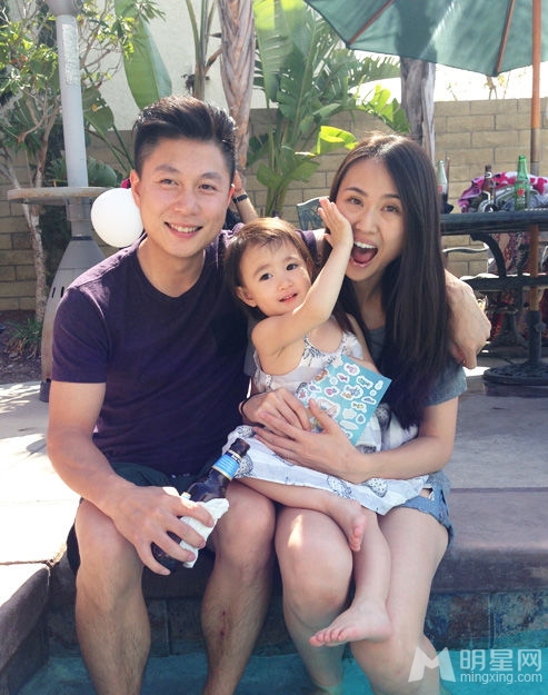 李小鹏李安琦甜蜜庆生 网友催生二胎