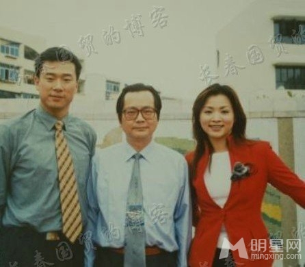 曝董卿18年前首出镜青涩照 模样清纯肥嘟嘟