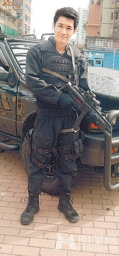 马德钟自爆穿泳裤见客 翟威廉不回应裸照风波