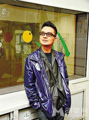 黄耀明爆圈中还有前辈是同性恋：有包袱不能承认