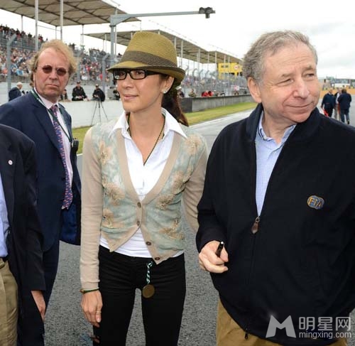 杨紫琼与未婚夫秀恩爱 外籍男友微显老态