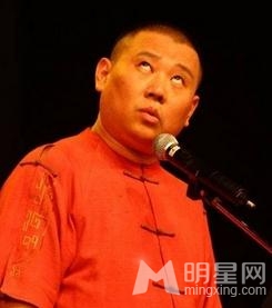 郭德纲昔日罕见青涩照曝光 帅气堪比林俊杰