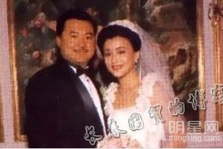杨澜吴征17年前婚纱照