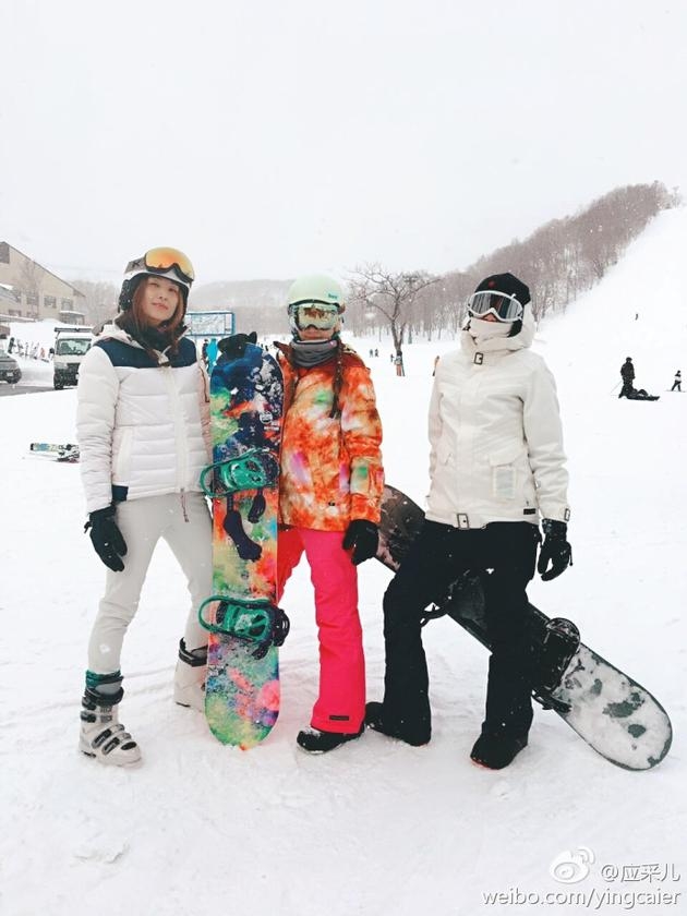 没怀孕！应采儿晒滑雪照破怀二胎传闻