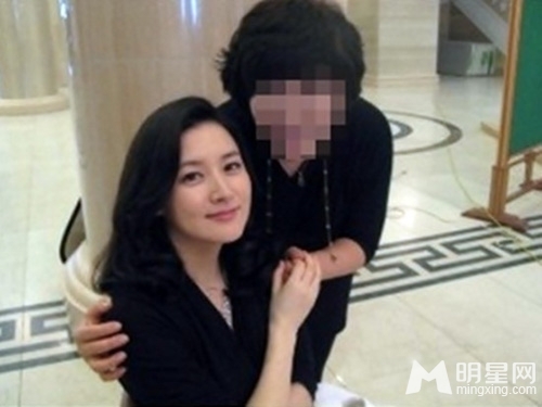 韩星李英爱生活照曝光 美貌似童颜依旧出众