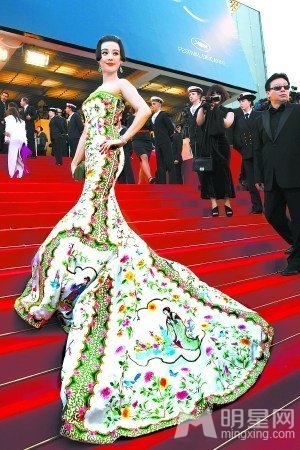 李冰冰否认暗讽范冰冰 “万箭穿心习惯就好” 
