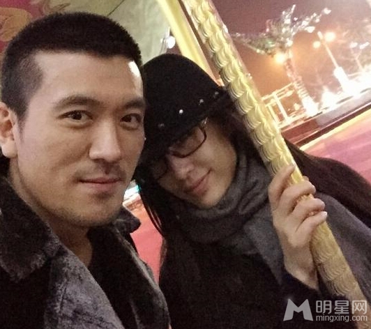 黄圣依杨子晒甜蜜约会照 亲密关系引猜疑