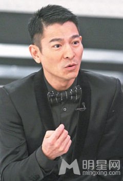 刘德华与妻子试吃满月酒 助理否认捐款寺庙