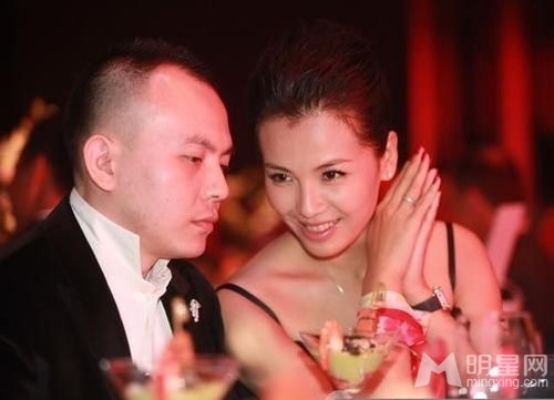 刘涛隔空示爱老公王珂 不离不弃携手白头