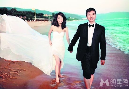 李念曾被要求拍裸戏 揭露女星们嫁豪门秘闻