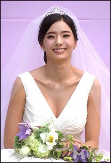 韩彩英奢华婚礼引热议 婆家家境优渥备受羡慕